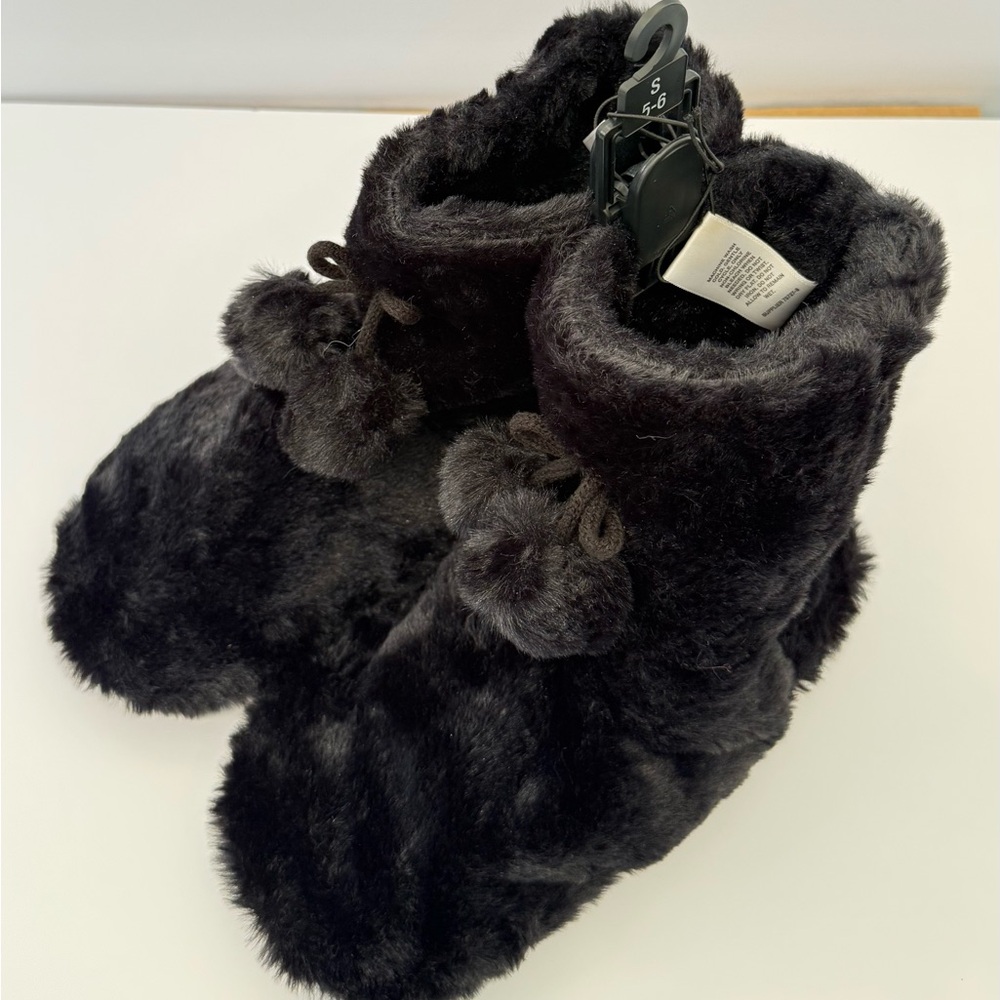 S L - New Adorable Black Fuzzy Slippers